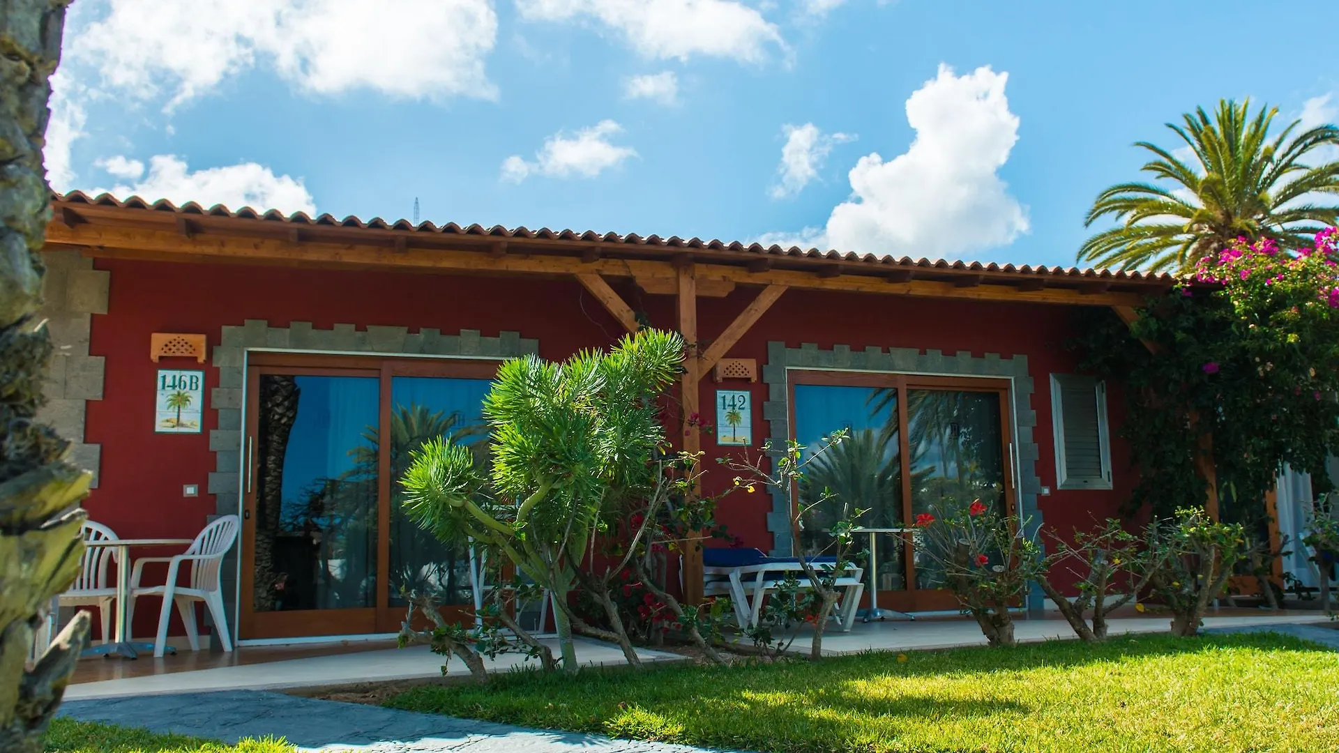 Miraflor Suites Hotel contacts
